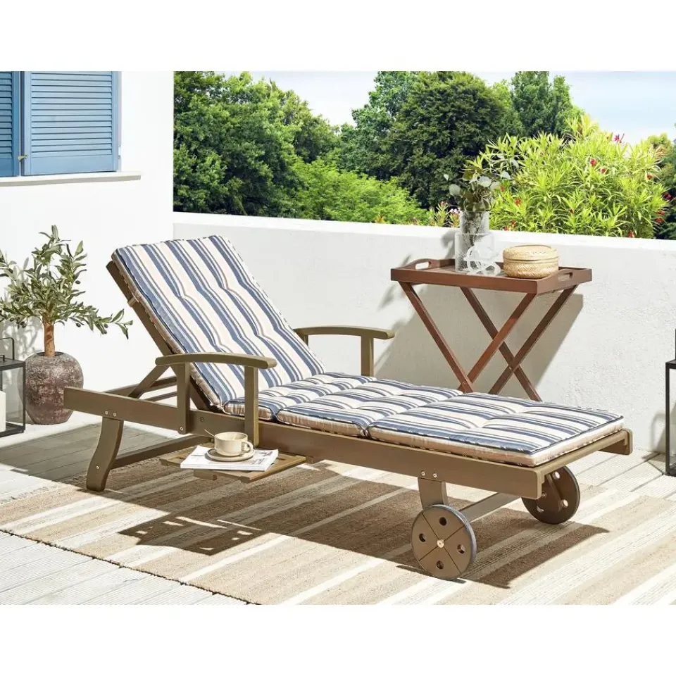 Beliani AMANTEA - Ligstoel - Donkere houtkleur/Gestreept - Acaciahout New