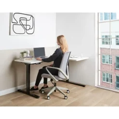 Beliani DESTINES - Elektrisch bureau - Zwart/Wit - Rechtszijdig - Vezelplaat New