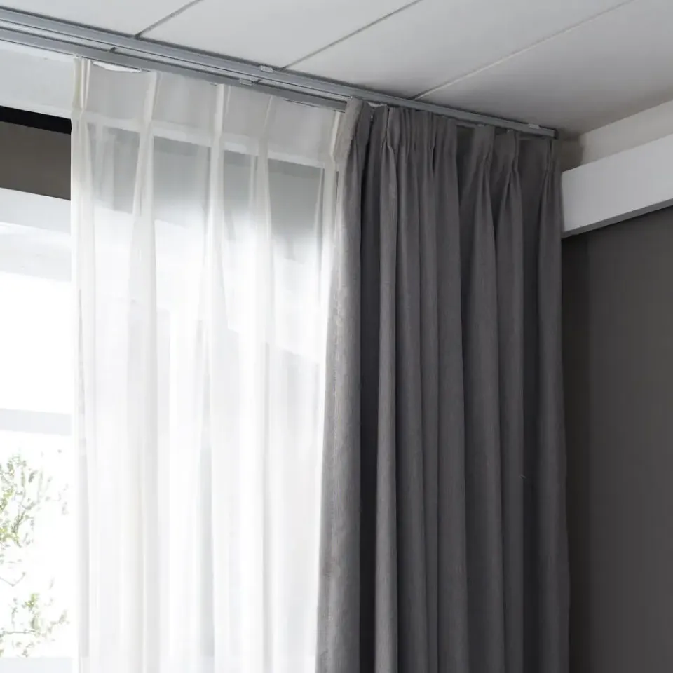 Merkloos Gordijnrail - uitschuifbaar - van 145 tot 270 cm - aluminium - gebroken wit Best