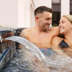 Merkloos HOME DELUXE Outdoor Whirlpool ZWART MARMER Met trap en thermische afdekking Clearance