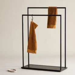 Fjôrd Kledingrek Zwart Metaal - 70x30x100cm - Alva Clearance