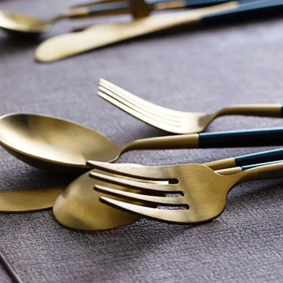 Krumble Bestekset (rond) - 24 delig - 6 persoons - Goud en zwart Sale