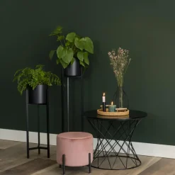 QUVIO Poef met vier metalen poten - Velvet - Vintage roze Online