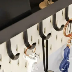 Merkloos Ruhhy Kapstok - zwart - 8 x 24 cm - ijzer - 6 haken - met plank Clearance