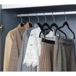 Merkloos Set van 20 fluwelen Kledinghangers met Clips - metalen Haak, zwart Hot