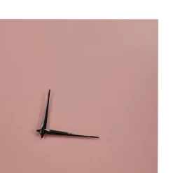 Beliani TOMAR - Wandklok - Roze - Ijzer Best