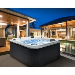 Beliani TULAROSA - Whirlpool buitenbad - Wit - 210 x 210 cm - Acryl